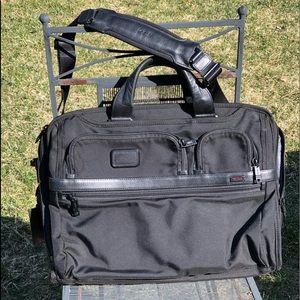 Tumi alpha D2 expandable laptop briefcase